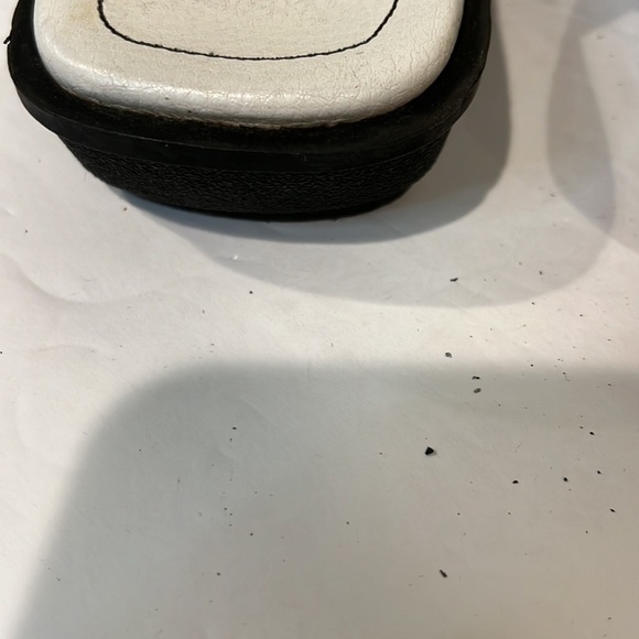 BASS white sandals with adjustable strap size 8 - Picture 5 of 11